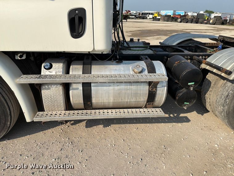 image for item FK4106 2016 Freightliner Cascadia semi truck