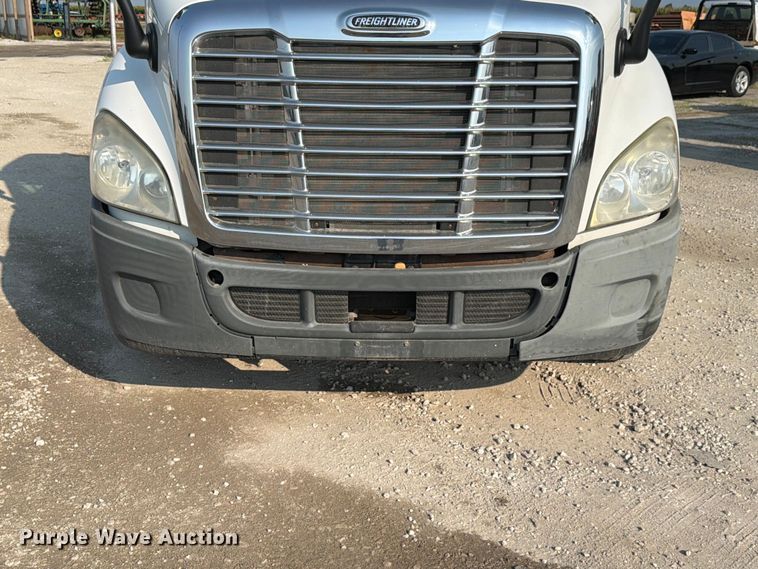 image for item FK4106 2016 Freightliner Cascadia semi truck
