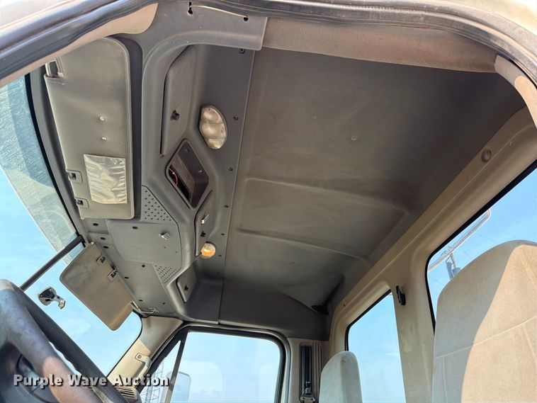 image for item FK4106 2016 Freightliner Cascadia semi truck