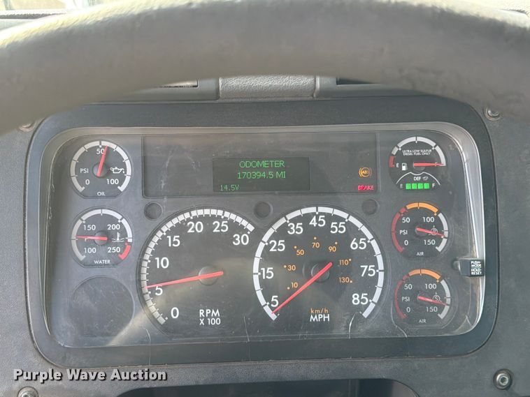 image for item FK4106 2016 Freightliner Cascadia semi truck