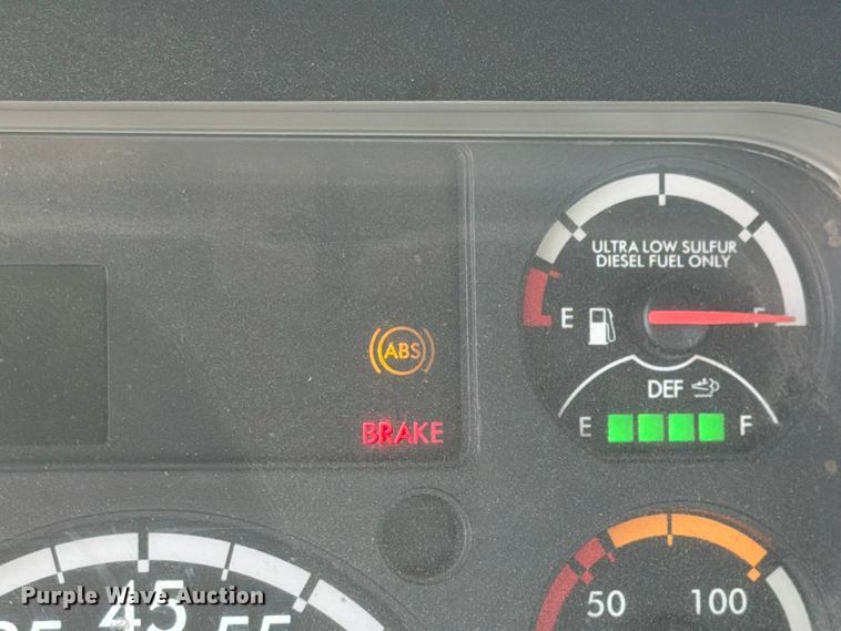 image for item FK4106 2016 Freightliner Cascadia semi truck