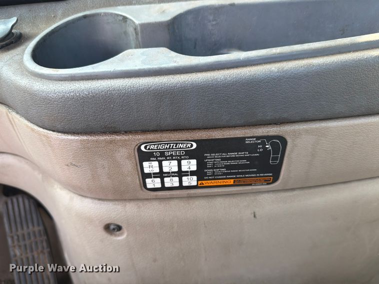 image for item FK4106 2016 Freightliner Cascadia semi truck