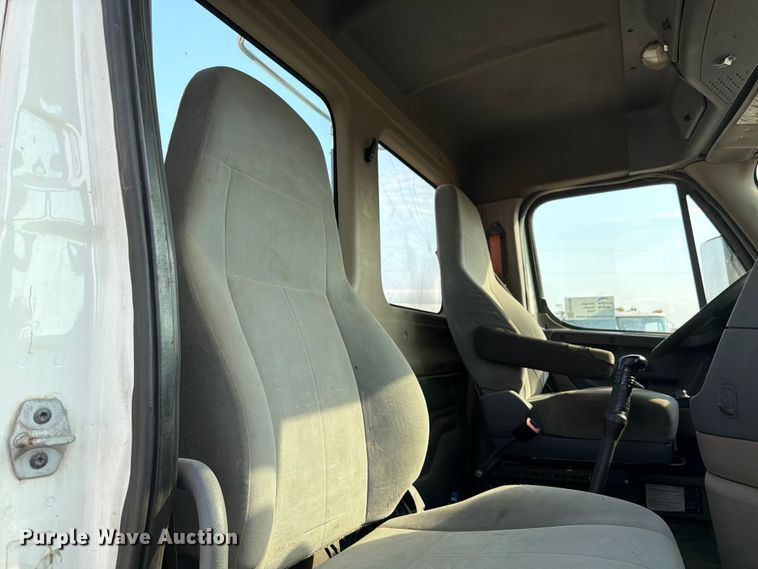 image for item FK4106 2016 Freightliner Cascadia semi truck