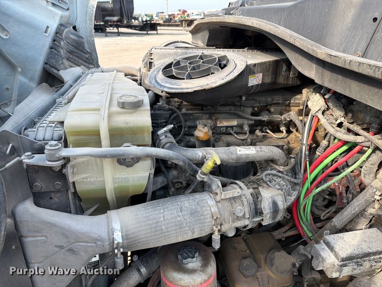 image for item FK4106 2016 Freightliner Cascadia semi truck
