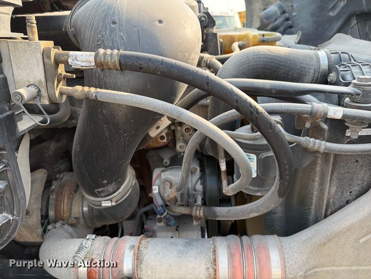 image for item FK4106 2016 Freightliner Cascadia semi truck