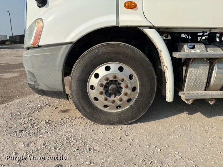image for item FK4106 2016 Freightliner Cascadia semi truck