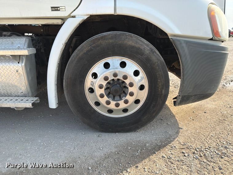 image for item FK4106 2016 Freightliner Cascadia semi truck