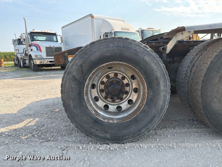 image for item FK4106 2016 Freightliner Cascadia semi truck