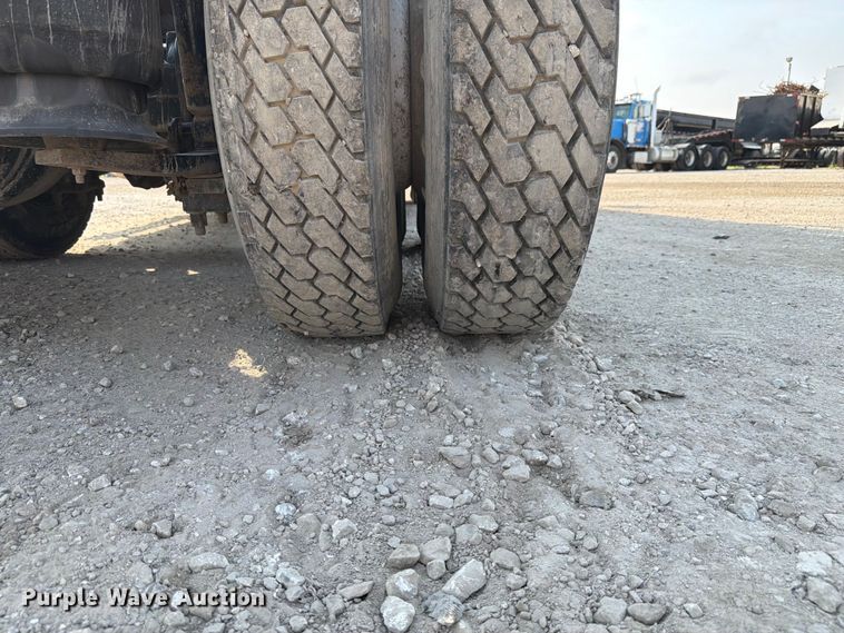 image for item FK4106 2016 Freightliner Cascadia semi truck