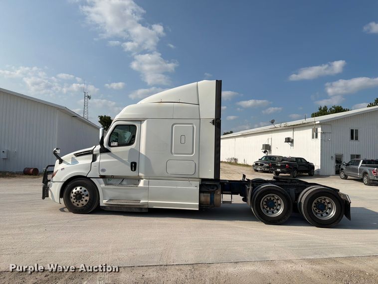 image for item FK4121 2019 Freightliner Cascadia semi truck