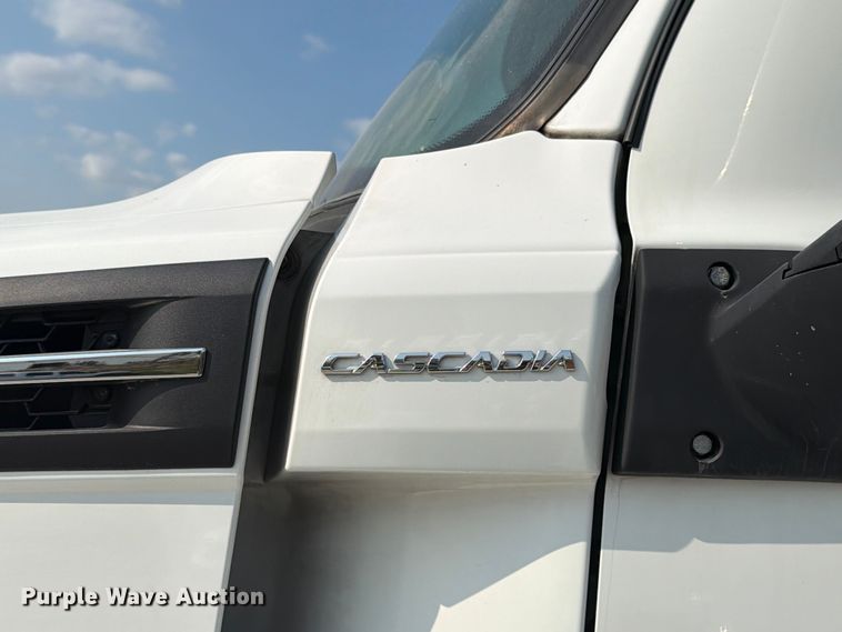image for item FK4121 2019 Freightliner Cascadia semi truck