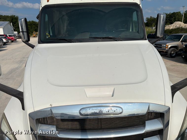 image for item FK4121 2019 Freightliner Cascadia semi truck