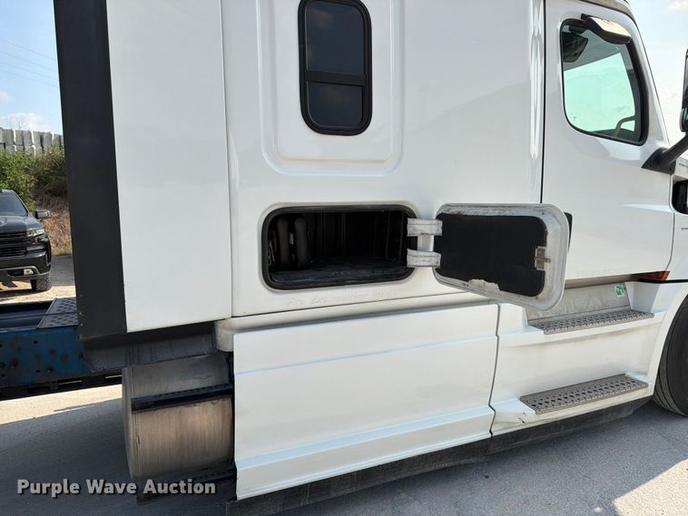image for item FK4121 2019 Freightliner Cascadia semi truck