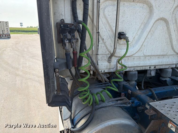 image for item FK4121 2019 Freightliner Cascadia semi truck