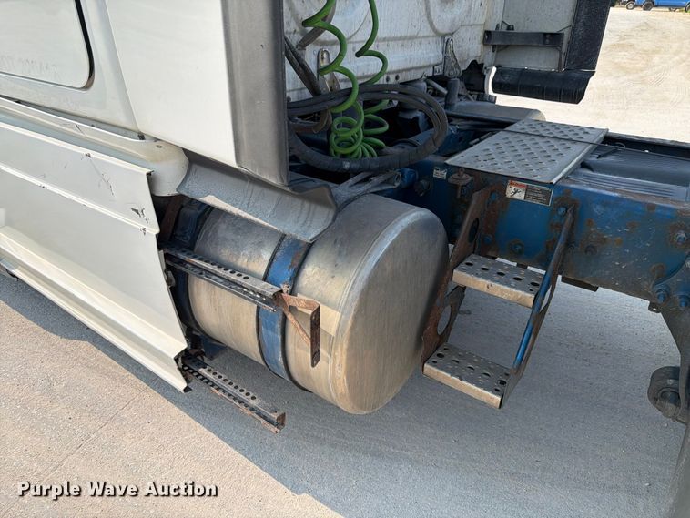 image for item FK4121 2019 Freightliner Cascadia semi truck