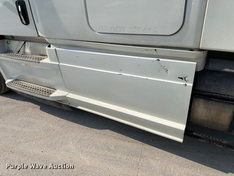 image for item FK4121 2019 Freightliner Cascadia semi truck