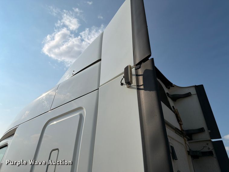 image for item FK4121 2019 Freightliner Cascadia semi truck