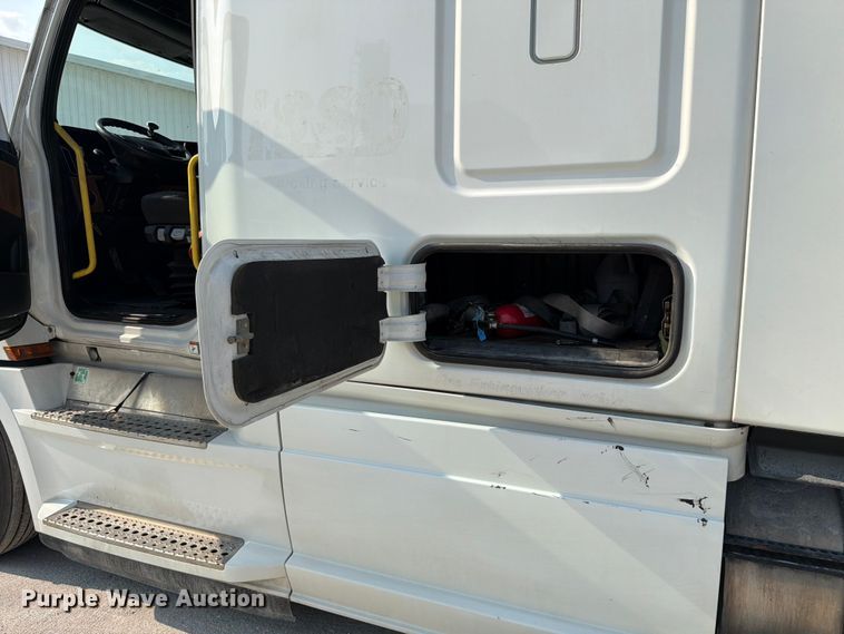 image for item FK4121 2019 Freightliner Cascadia semi truck