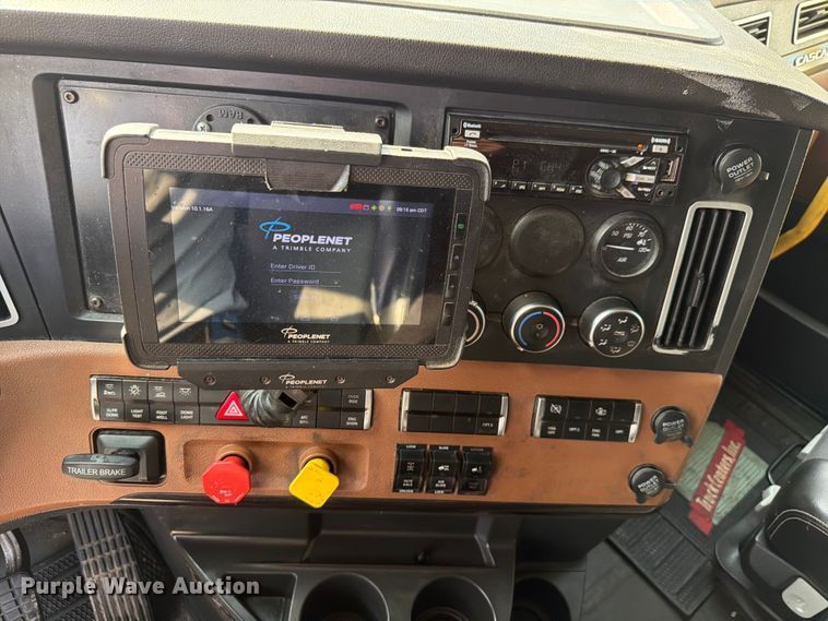 image for item FK4121 2019 Freightliner Cascadia semi truck