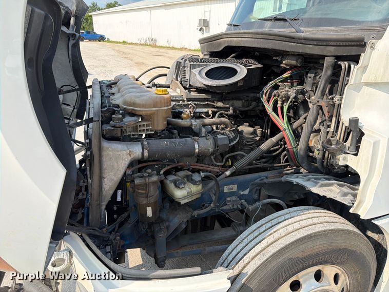 image for item FK4121 2019 Freightliner Cascadia semi truck