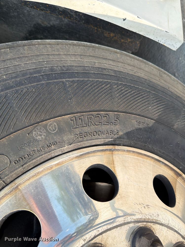 image for item FK4121 2019 Freightliner Cascadia semi truck