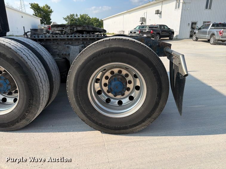 image for item FK4121 2019 Freightliner Cascadia semi truck
