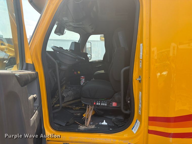image for item FK4582 2024 Freightliner Cascadia 126 semi truck