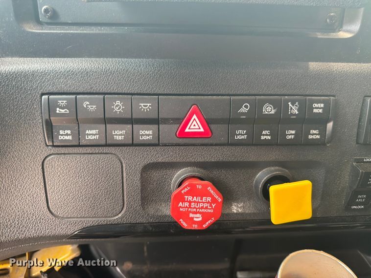 image for item FK4582 2024 Freightliner Cascadia 126 semi truck