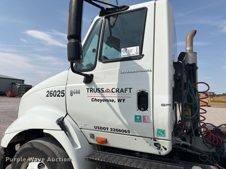 image for item FM7624 2007 International RA027 semi truck