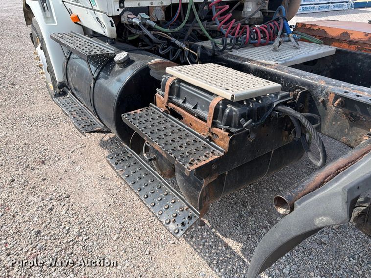 image for item FM7624 2007 International RA027 semi truck