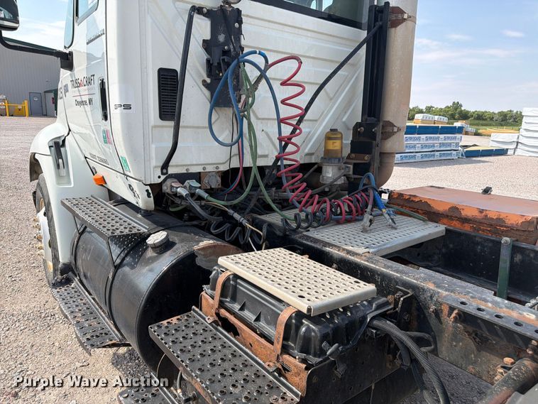 image for item FM7624 2007 International RA027 semi truck