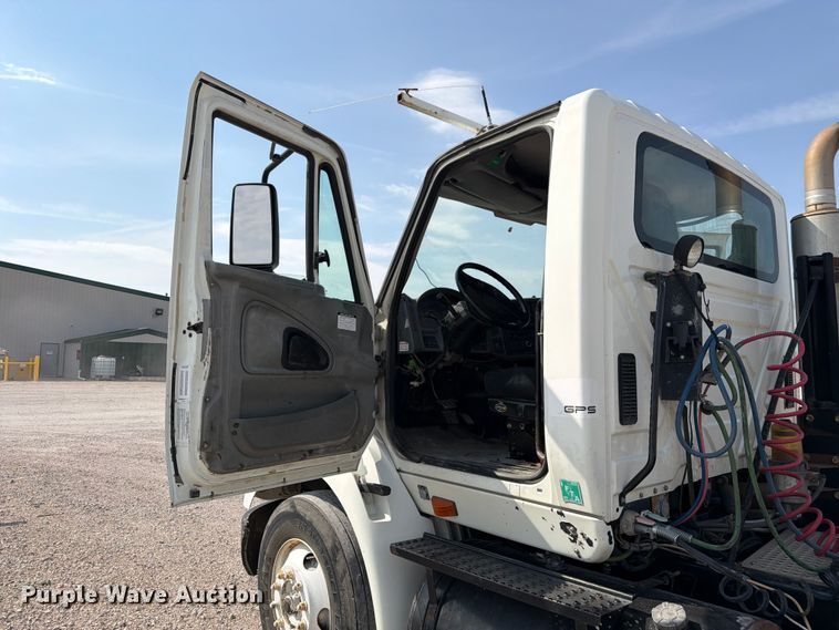 image for item FM7624 2007 International RA027 semi truck