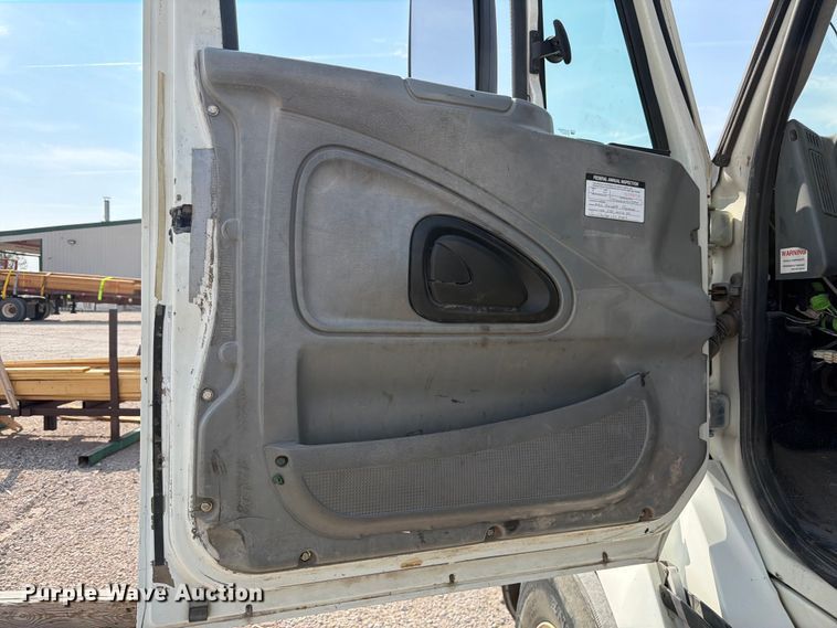 image for item FM7624 2007 International RA027 semi truck