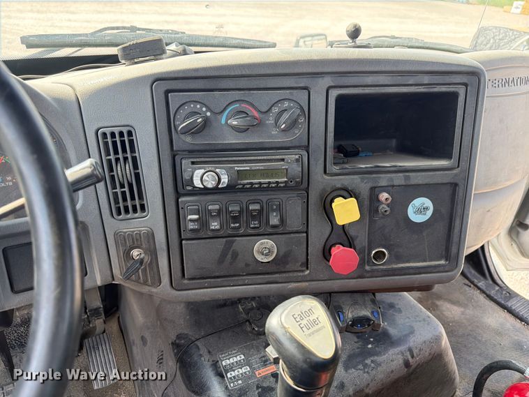 image for item FM7624 2007 International RA027 semi truck