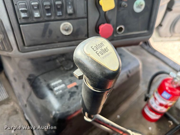 image for item FM7624 2007 International RA027 semi truck