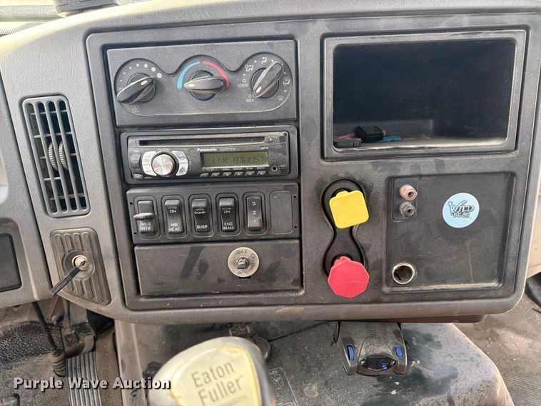 image for item FM7624 2007 International RA027 semi truck