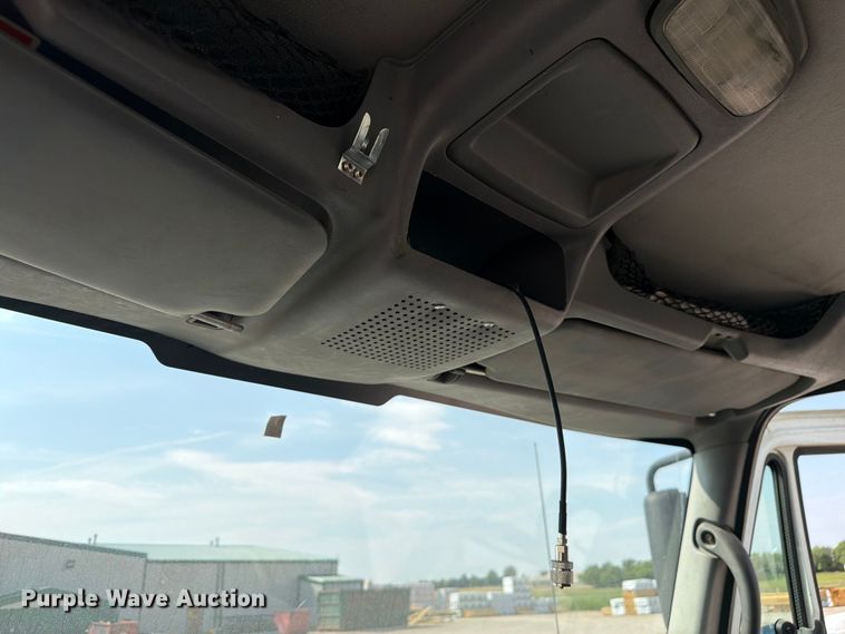 image for item FM7624 2007 International RA027 semi truck