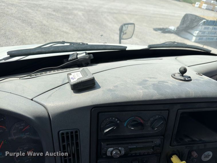 image for item FM7624 2007 International RA027 semi truck