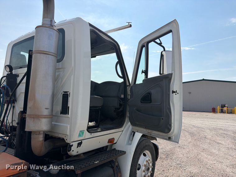image for item FM7624 2007 International RA027 semi truck