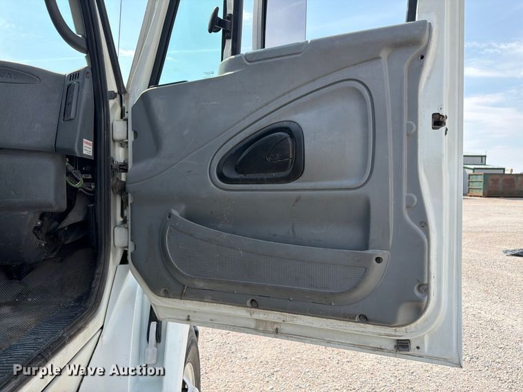 image for item FM7624 2007 International RA027 semi truck