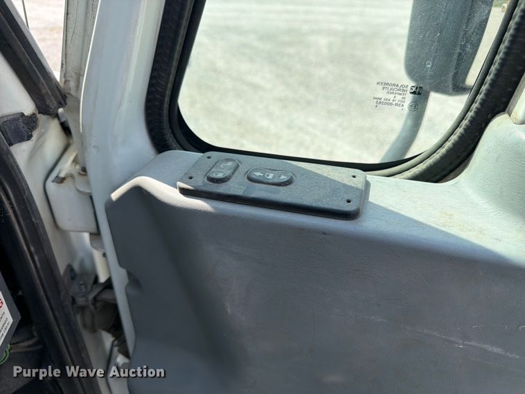 image for item FM7624 2007 International RA027 semi truck