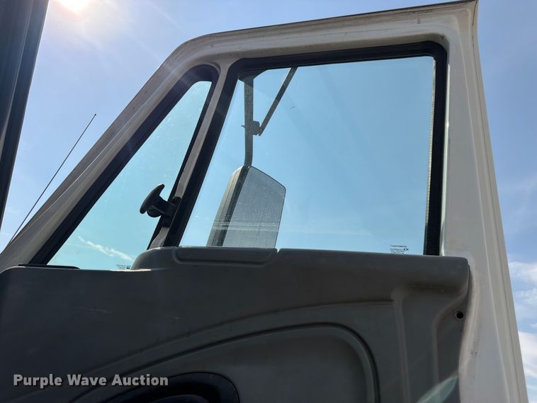 image for item FM7624 2007 International RA027 semi truck
