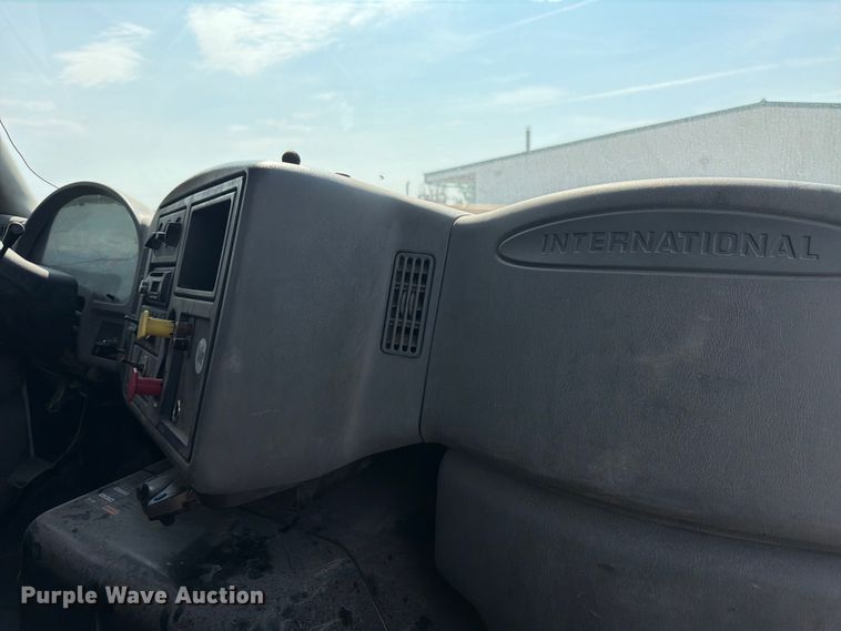image for item FM7624 2007 International RA027 semi truck