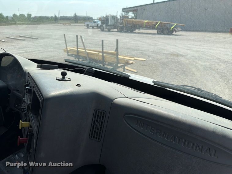 image for item FM7624 2007 International RA027 semi truck