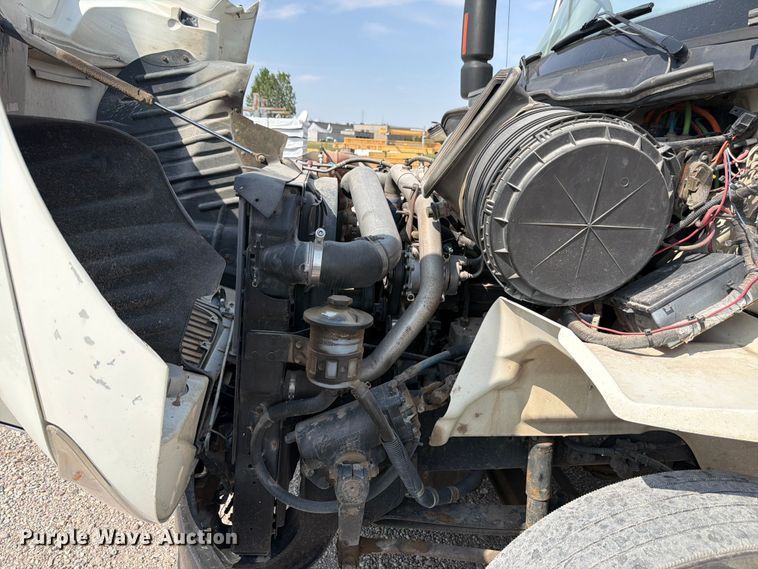 image for item FM7624 2007 International RA027 semi truck