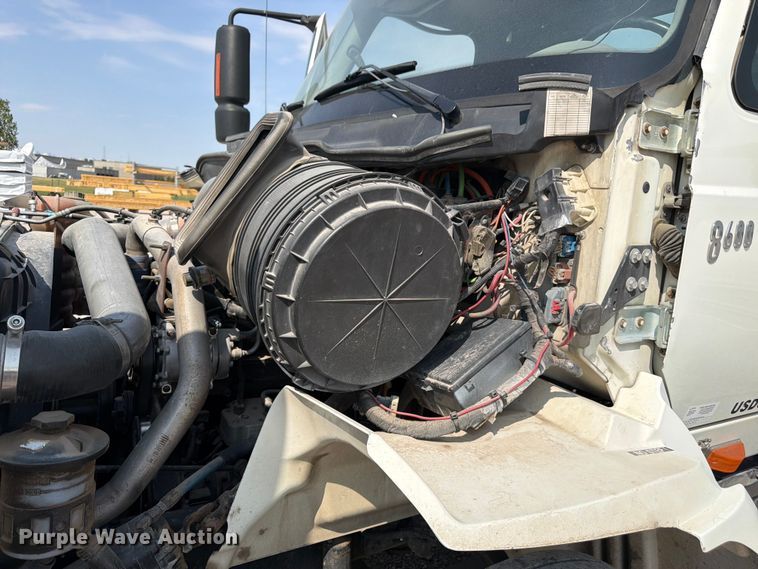 image for item FM7624 2007 International RA027 semi truck