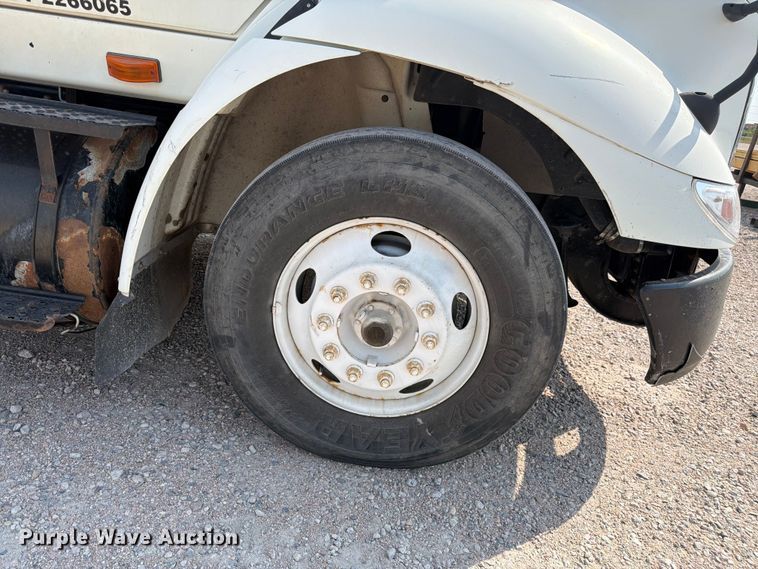 image for item FM7624 2007 International RA027 semi truck