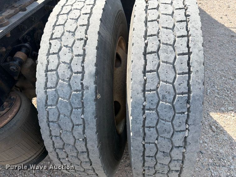 image for item FM7624 2007 International RA027 semi truck