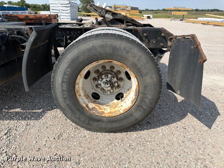 image for item FM7624 2007 International RA027 semi truck