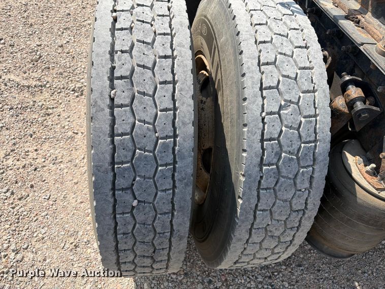 image for item FM7624 2007 International RA027 semi truck
